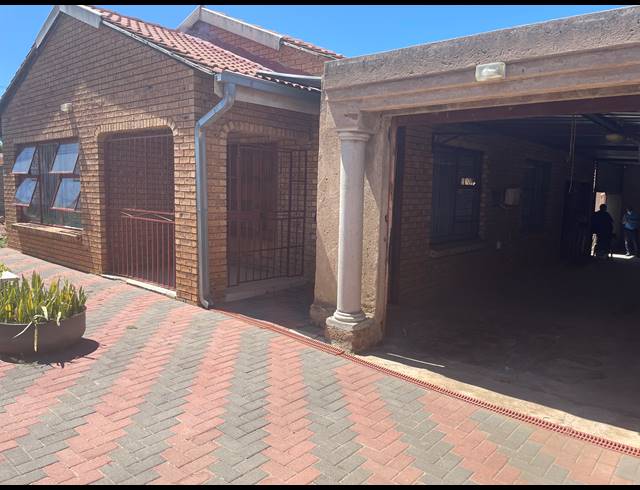 3 BEDROOM FREESTANDING FOR SALE IN GA-RANKUWA UNIT 16